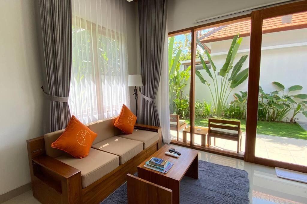 Nau Nusa Villa Batununggul Buitenkant foto