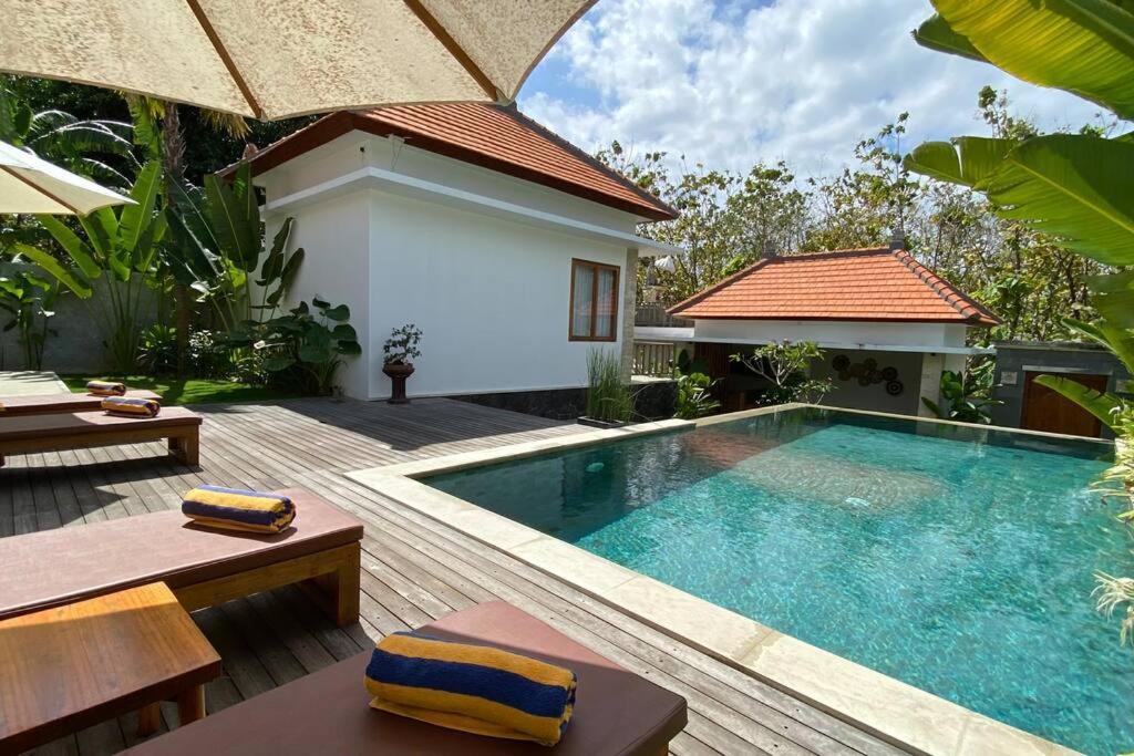 Nau Nusa Villa Batununggul Buitenkant foto