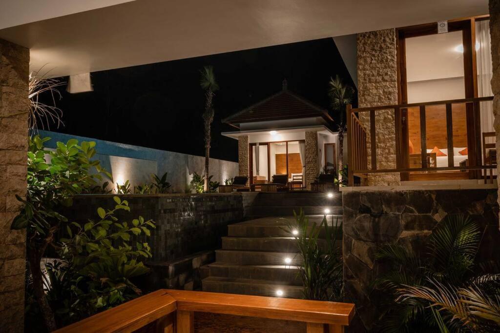 Nau Nusa Villa Batununggul Buitenkant foto